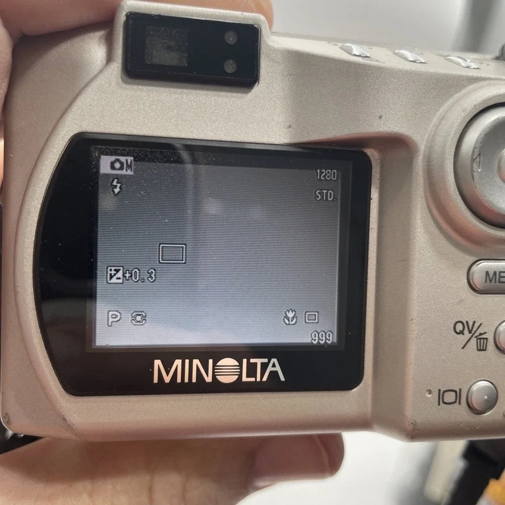 Minolta DIMAGE S404 4.0 MP Digital Camera 4X Zoom+Batteries+Memory Card